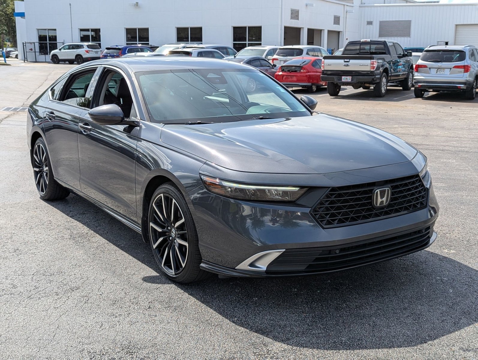 2023 Honda Accord Hybrid Touring photo 3