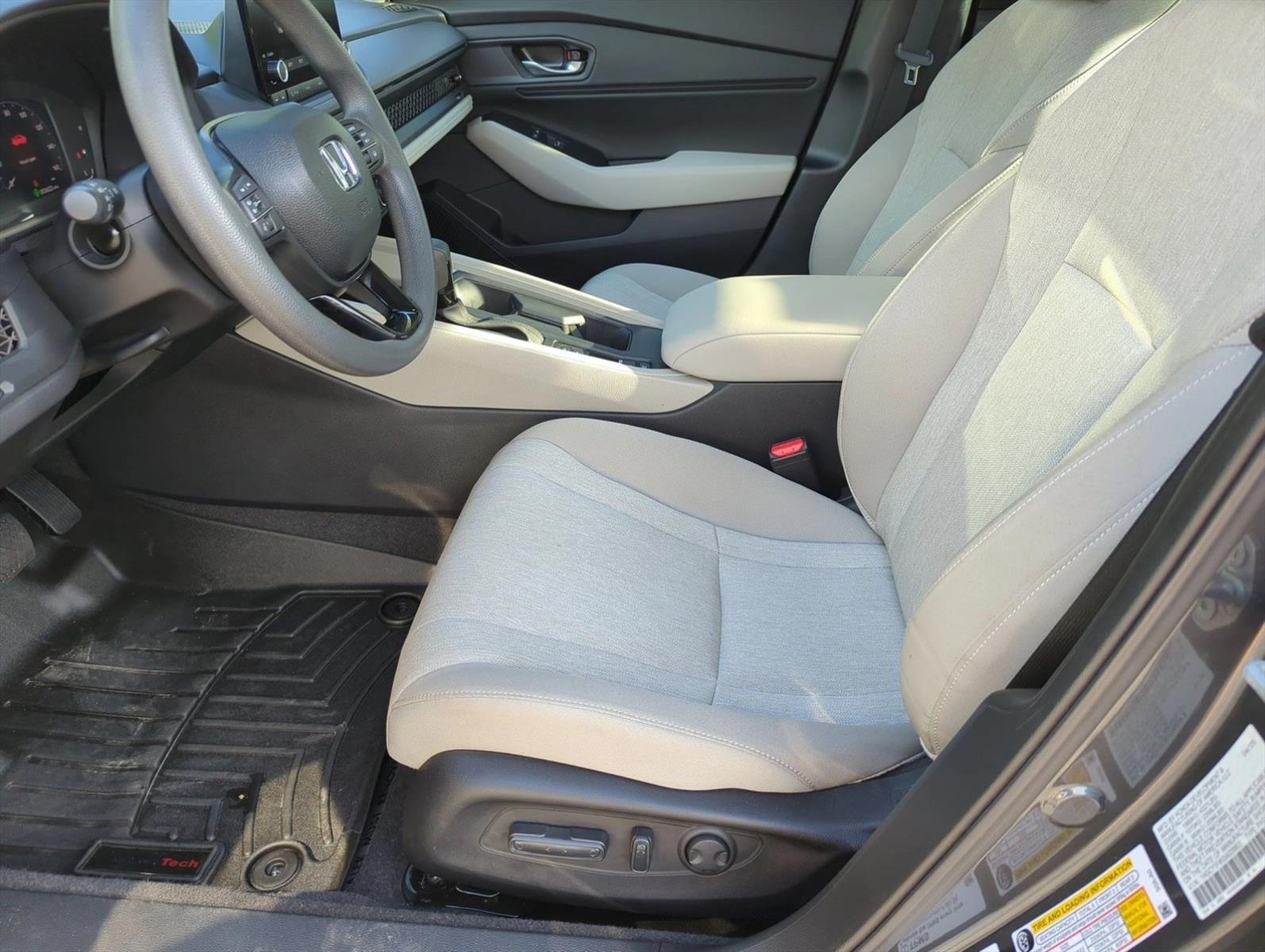 2025 Honda Accord SE - Photo 17