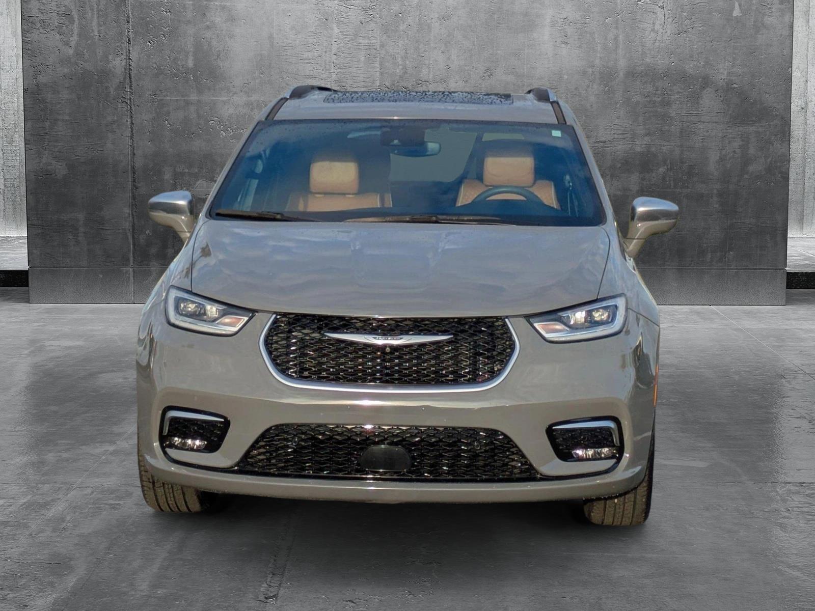 2022 Chrysler Pacifica Pinnacle photo 2