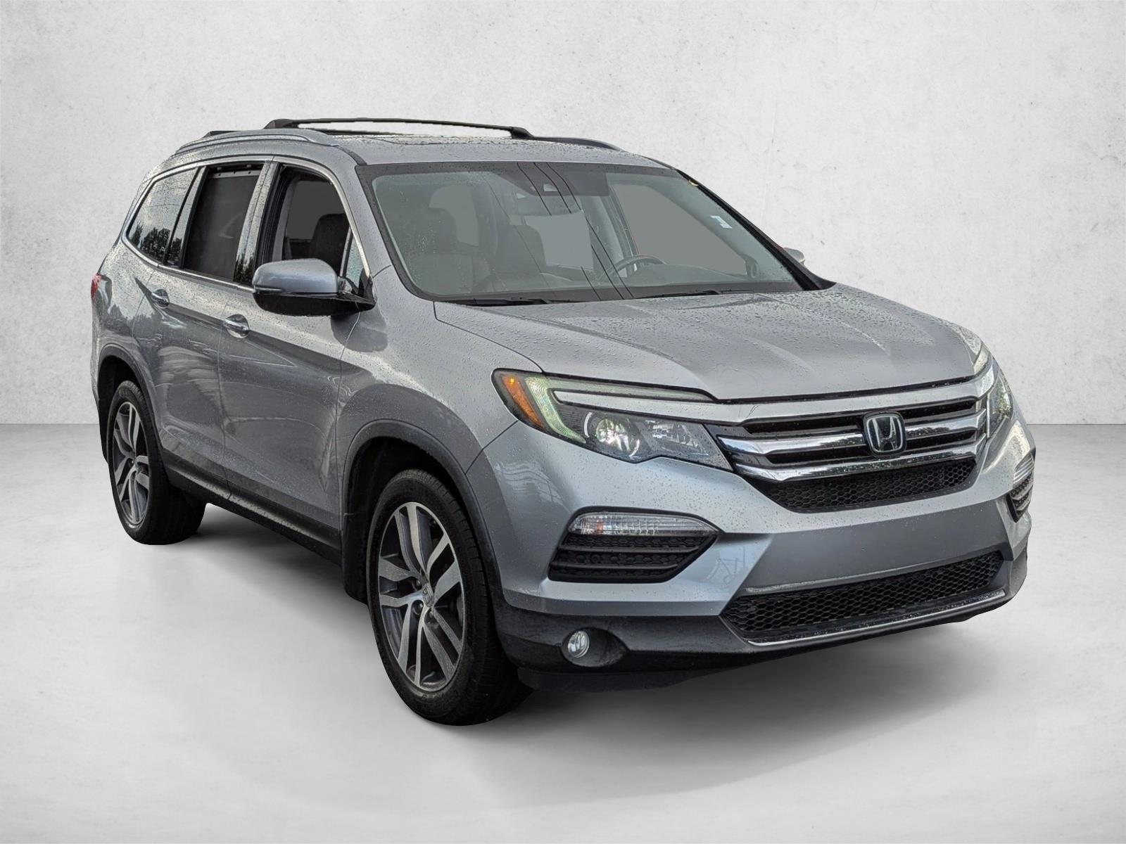 2017 Honda Pilot Elite photo 3