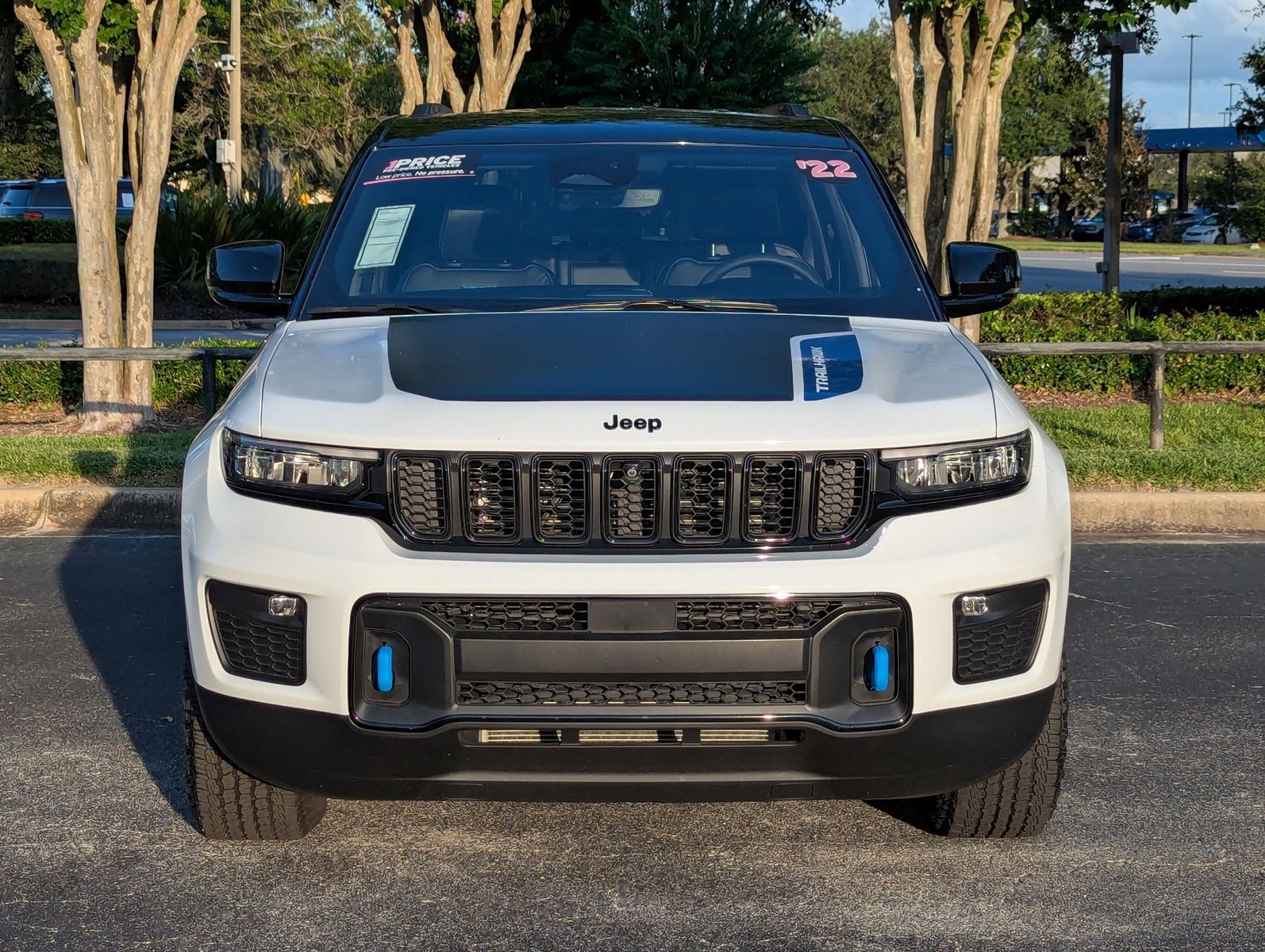 2022 Jeep Cherokee Trailhawk 4xe photo 2