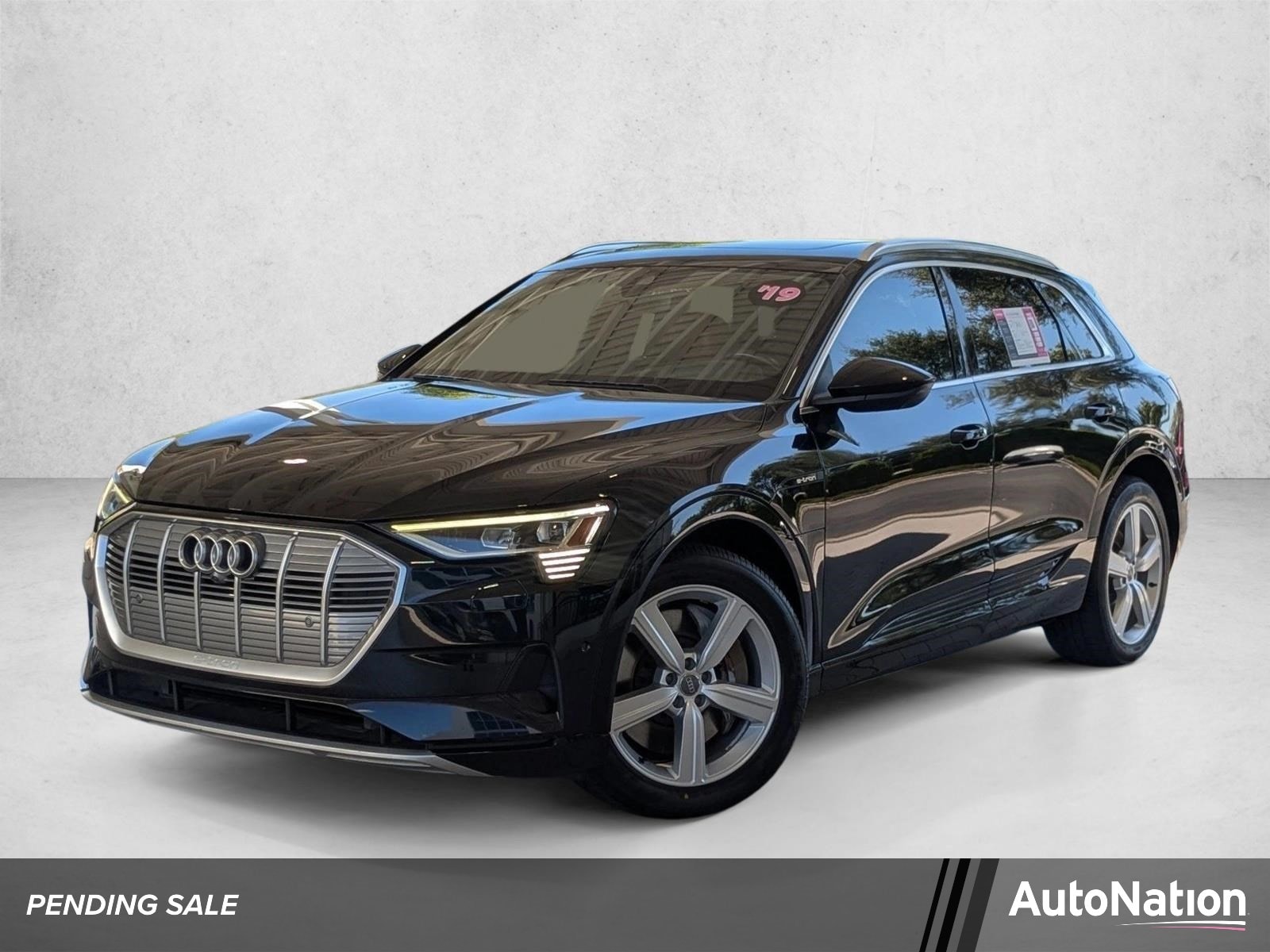 2019 Audi e-tron Prestige's photo