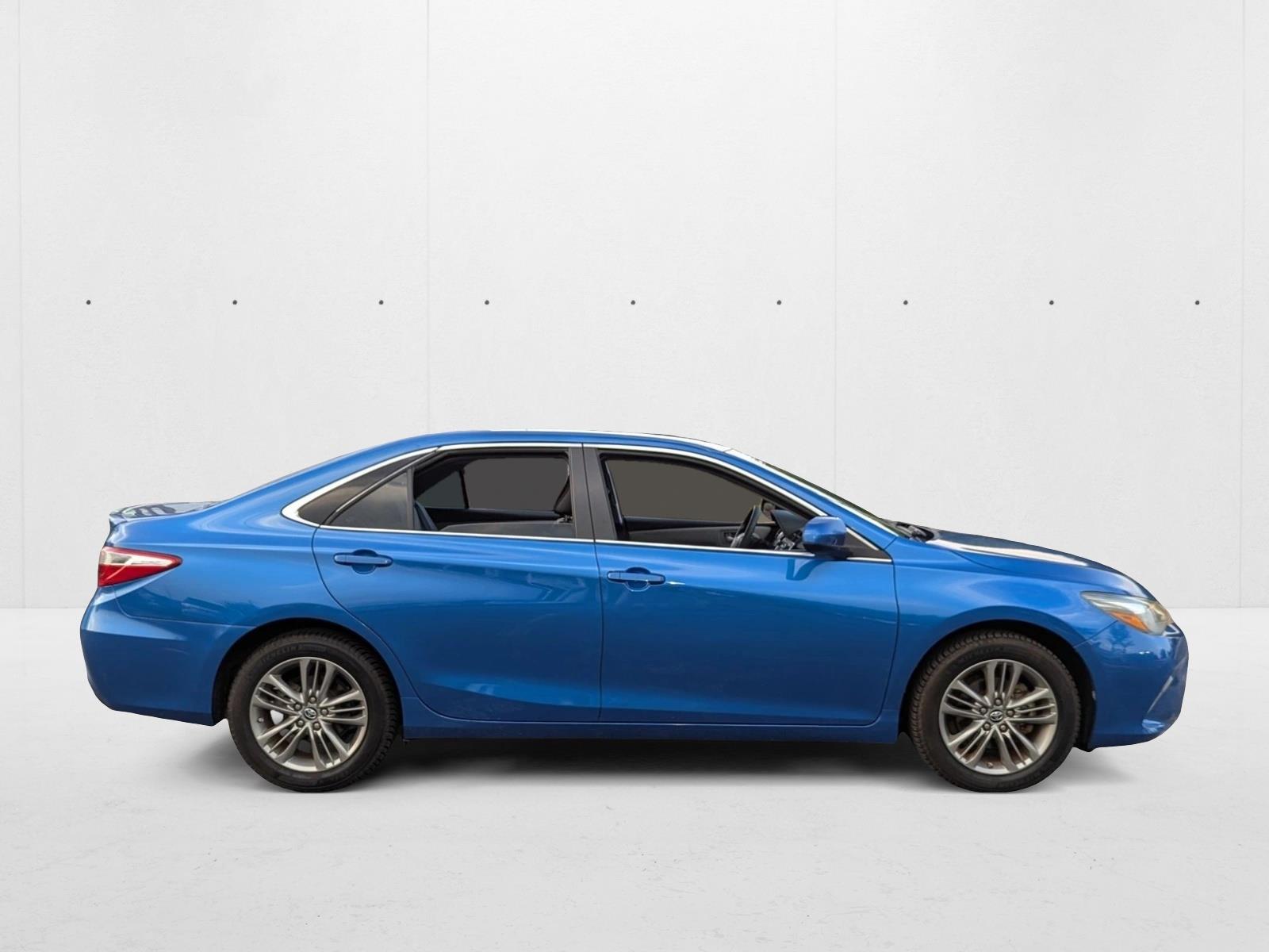2017 Toyota Camry SE photo 4