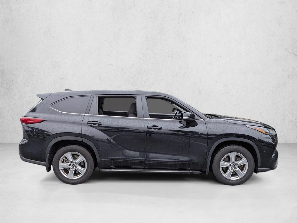 Used 2023 Toyota Highlander LE SUV