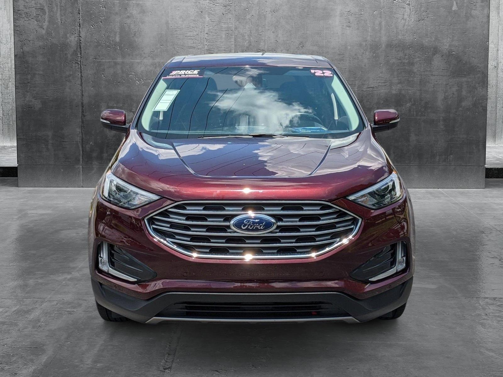 2022 Ford Edge Titanium photo 2