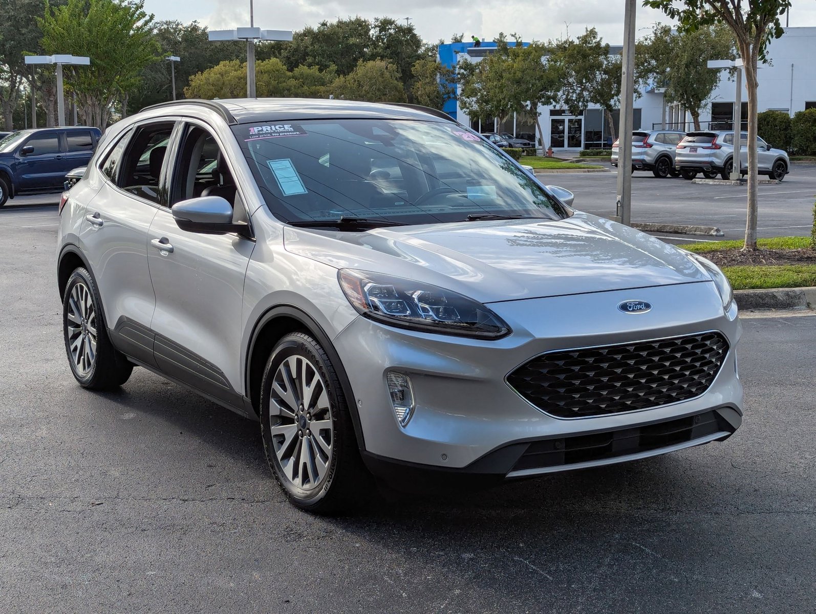 2020 Ford Escape Titanium Hybrid photo 3