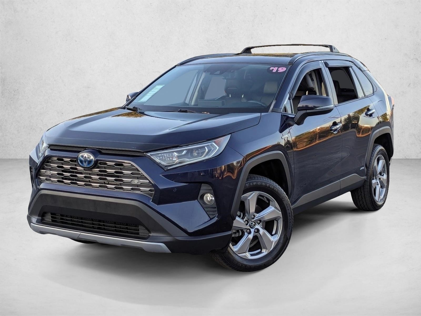 2019 Toyota RAV4 Limited's photo