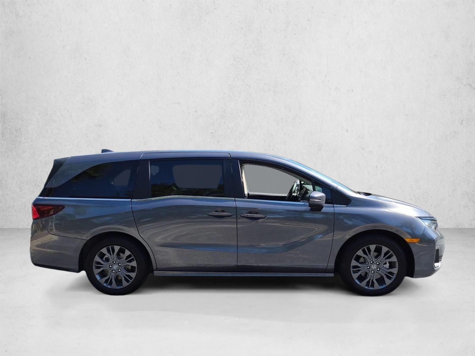 2026 Honda Odyssey Touring - Photo 4