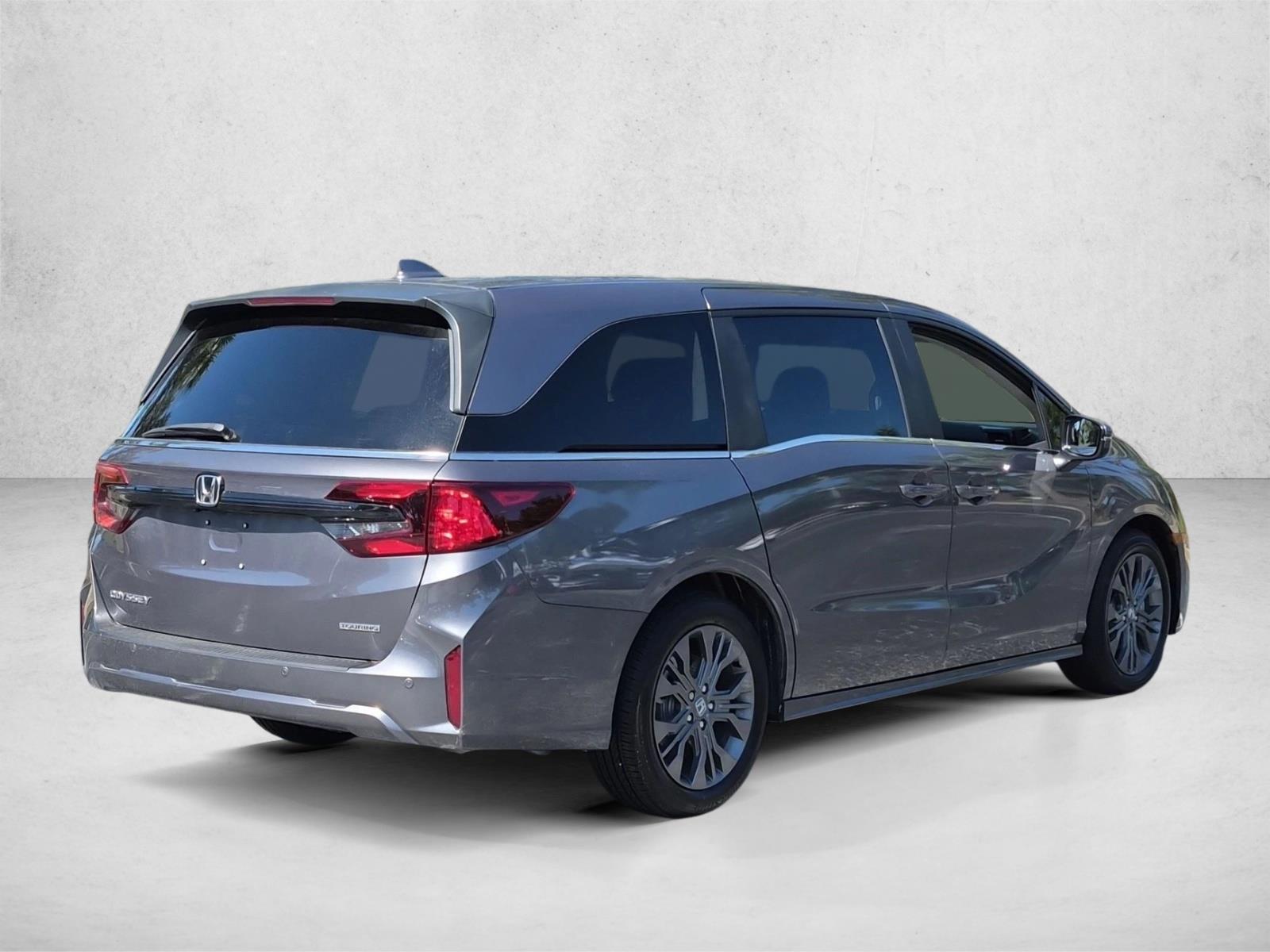 2026 Honda Odyssey Touring - Photo 5