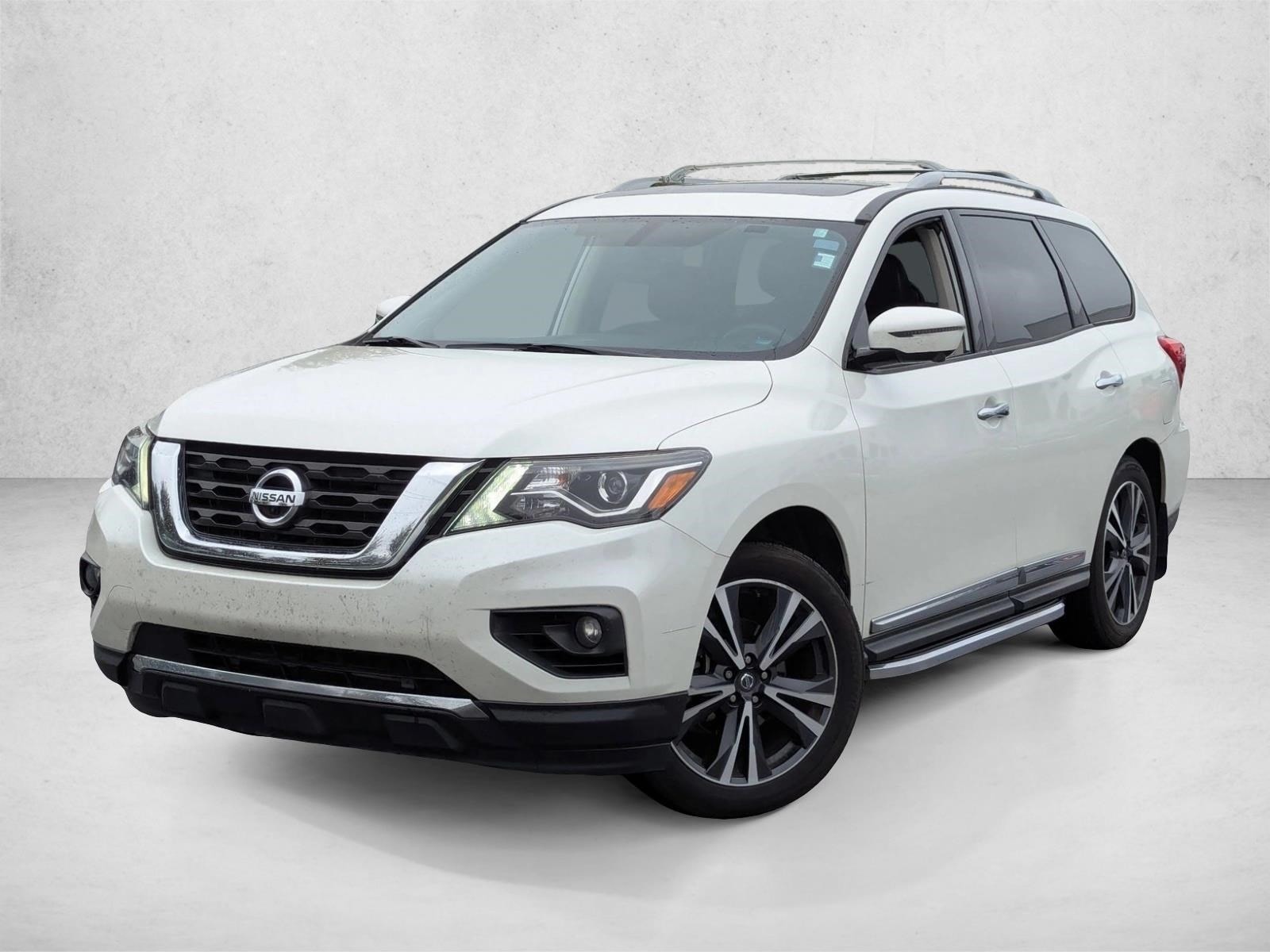 2019 Nissan Pathfinder Platinum's photo