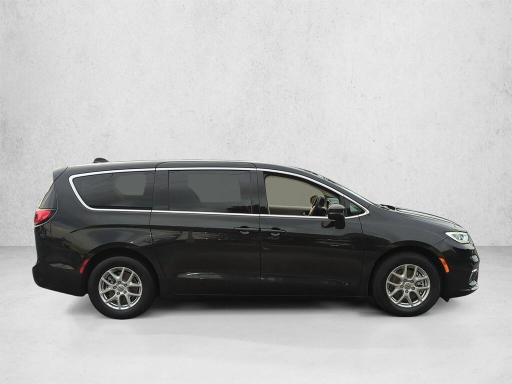 Used 2023 Chrysler Pacifica Touring L Van Passenger Van