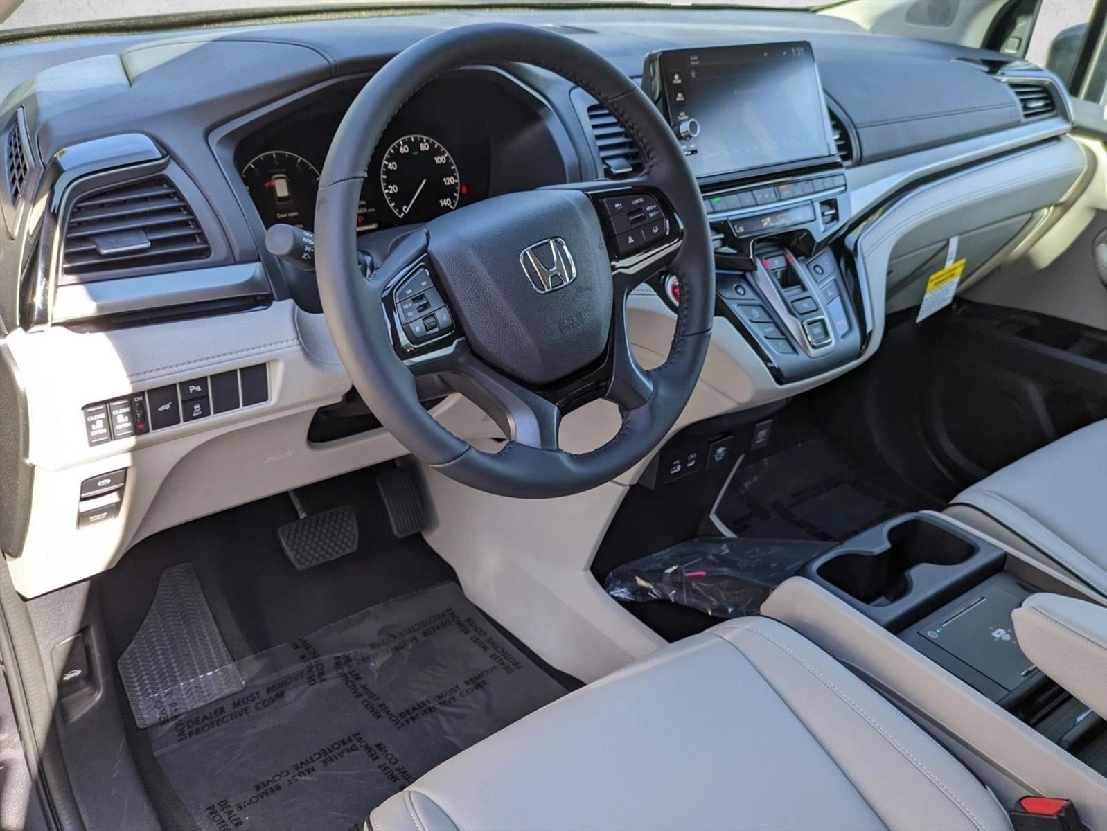 2025 Honda Odyssey Touring photo 3