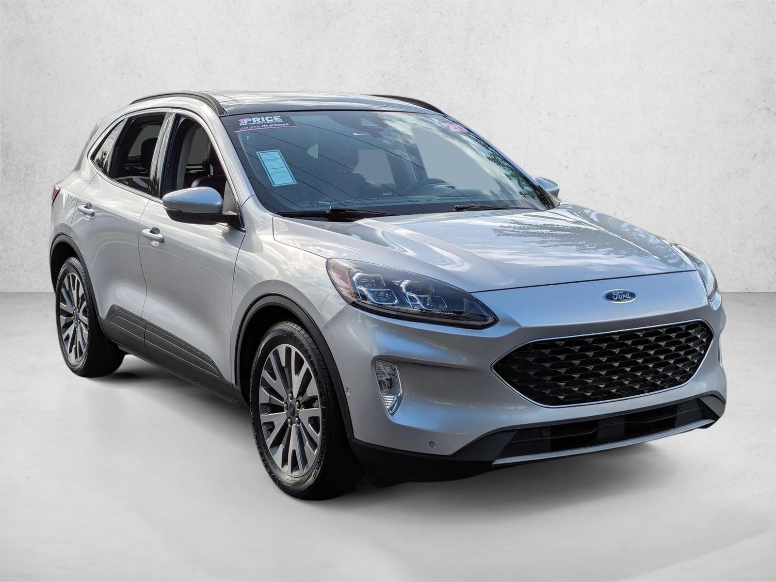 2020 Ford Escape Titanium Hybrid photo 3