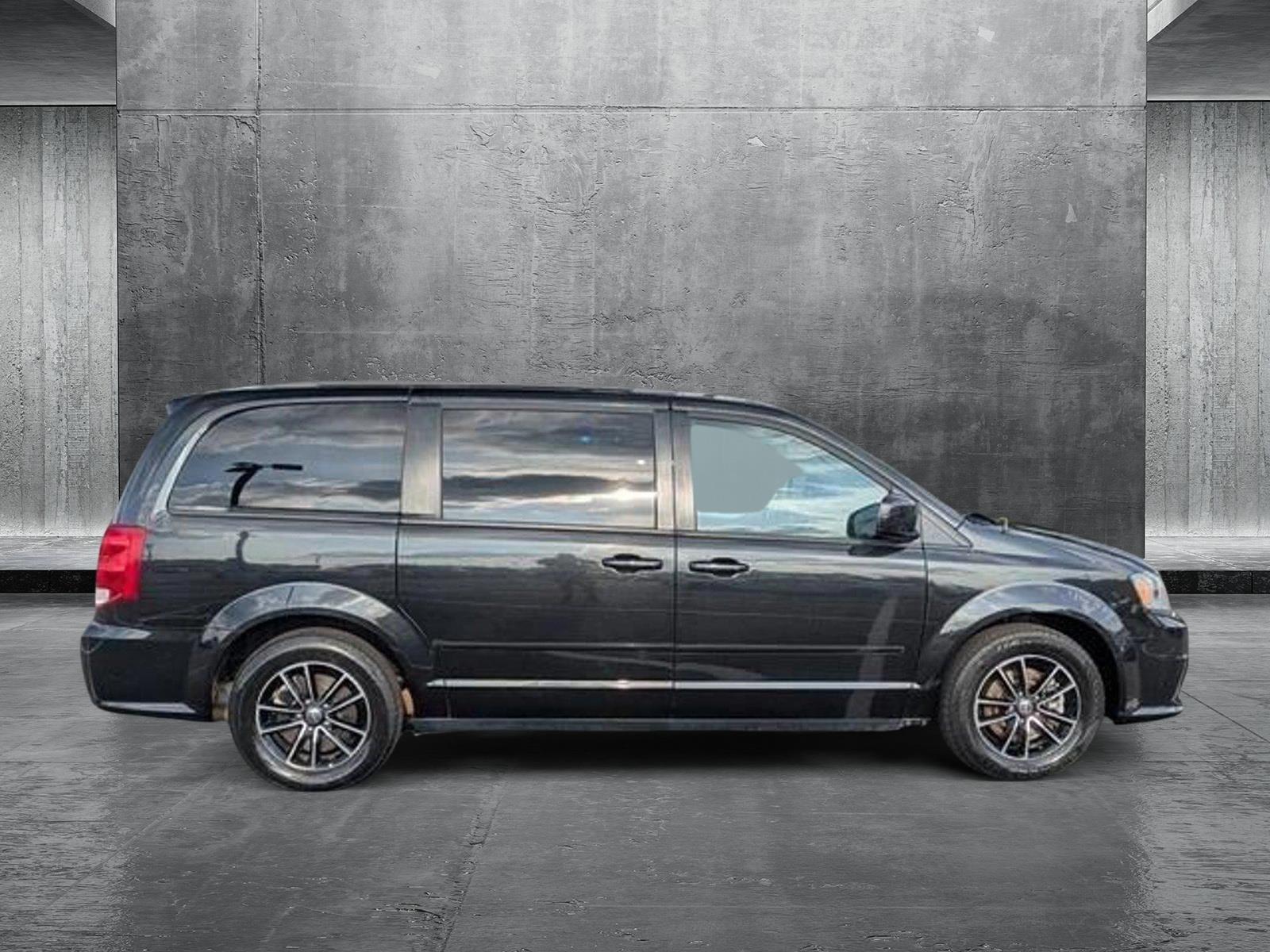 2017 Dodge Grand Caravan GT photo 4