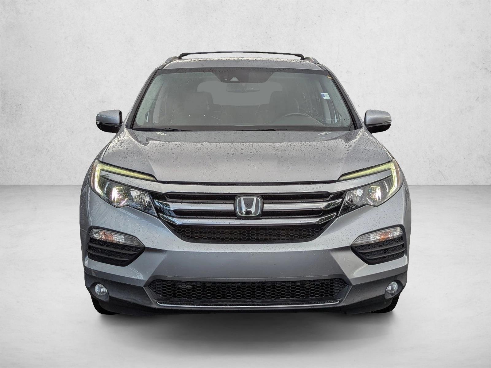 2017 Honda Pilot Elite photo 2