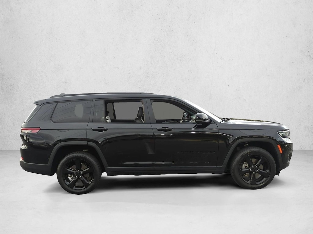 Used 2022 Jeep New Grand Cherokee Laredo SUV