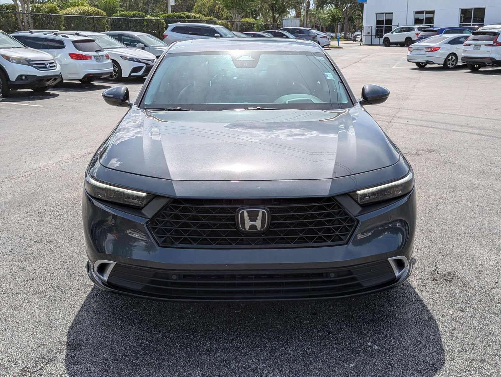 2023 Honda Accord Hybrid Touring photo 2