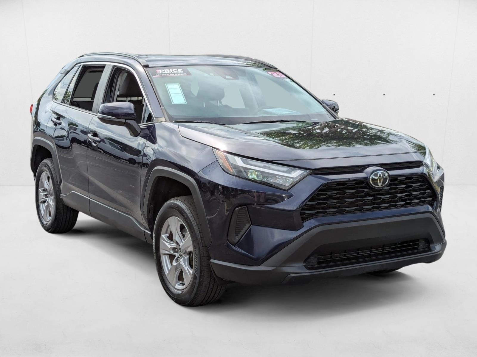 2023 Toyota RAV4 XLE photo 3