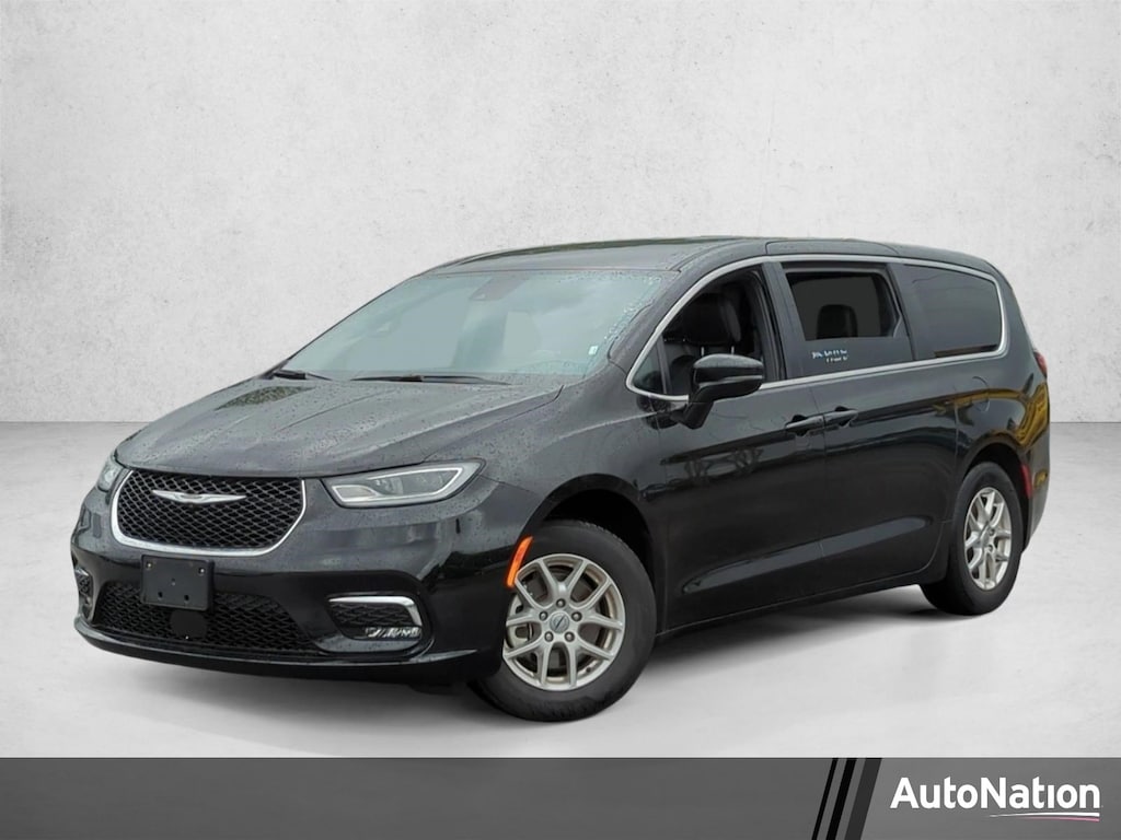Used 2025 Chrysler Pacifica Select Van Passenger Van