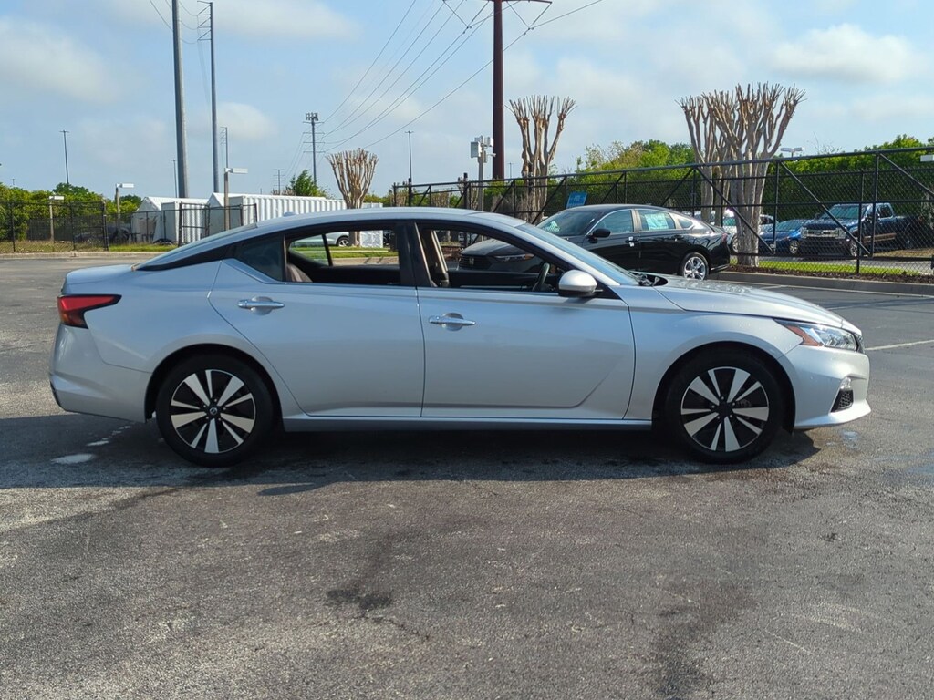 Used 2022 Nissan Altima 2.5 SV Sedan