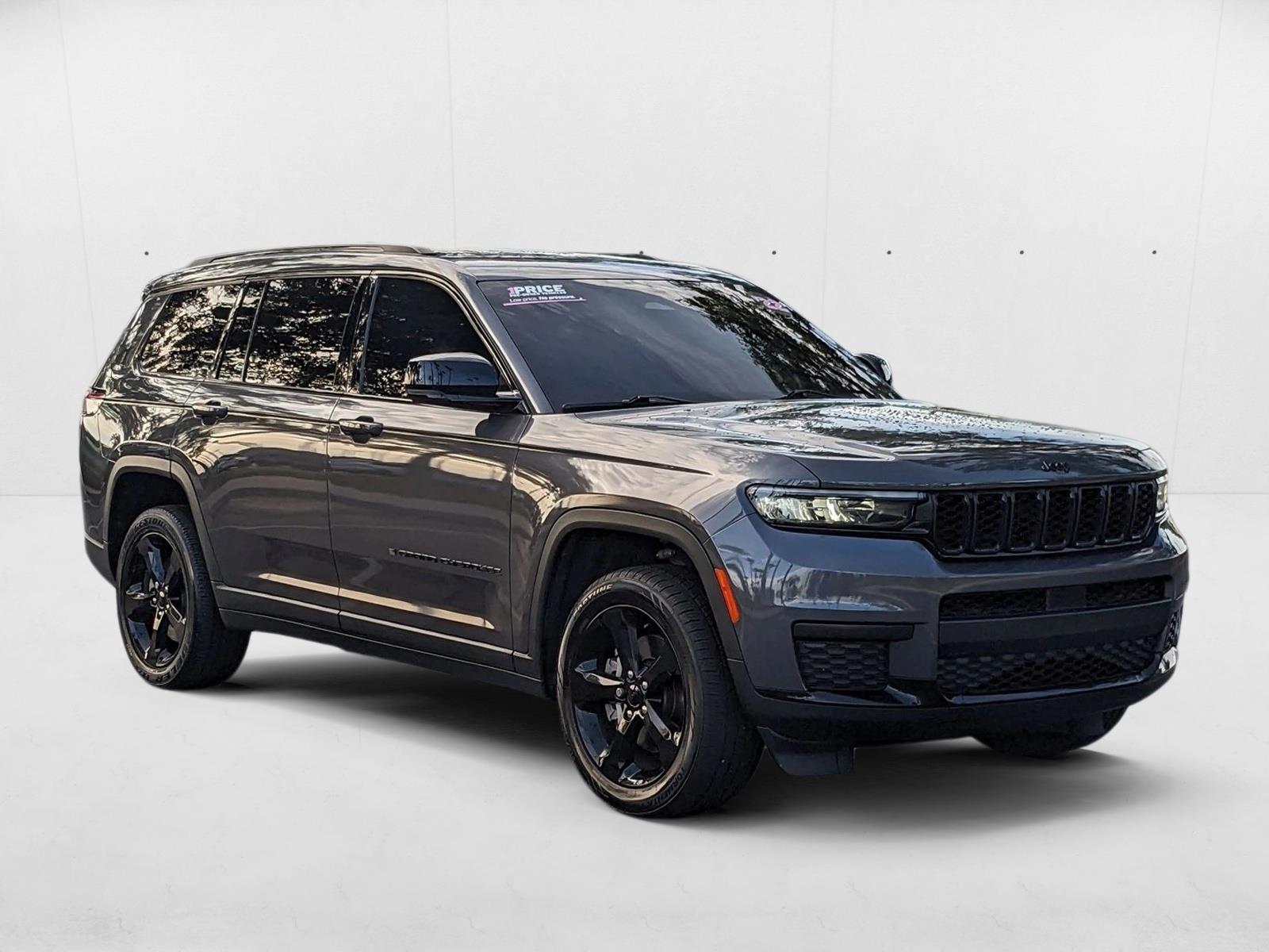 2022 Jeep Grand Cherokee Laredo photo 2