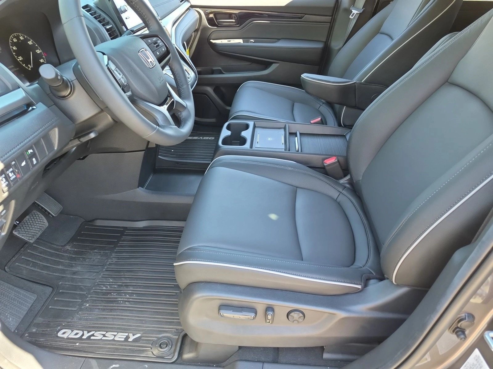 2026 Honda Odyssey Touring - Photo 16