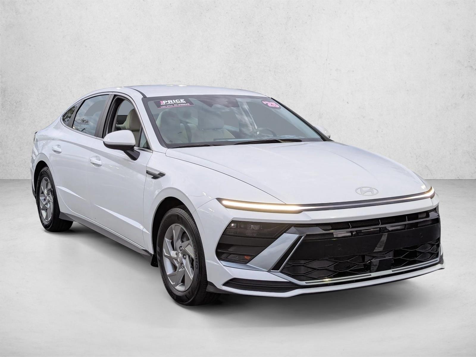 2025 Hyundai Sonata SE photo 2