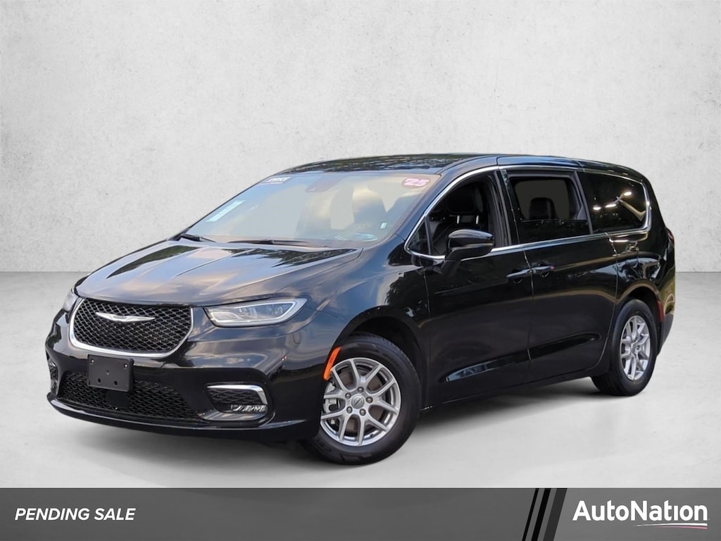 Used 2025 Chrysler Pacifica Select Van Passenger Van