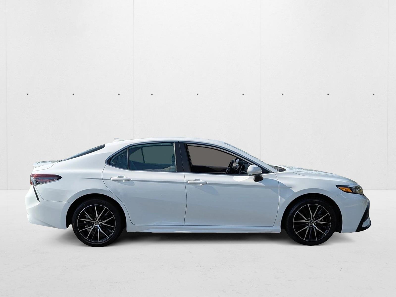 2023 Toyota Camry SE photo 3
