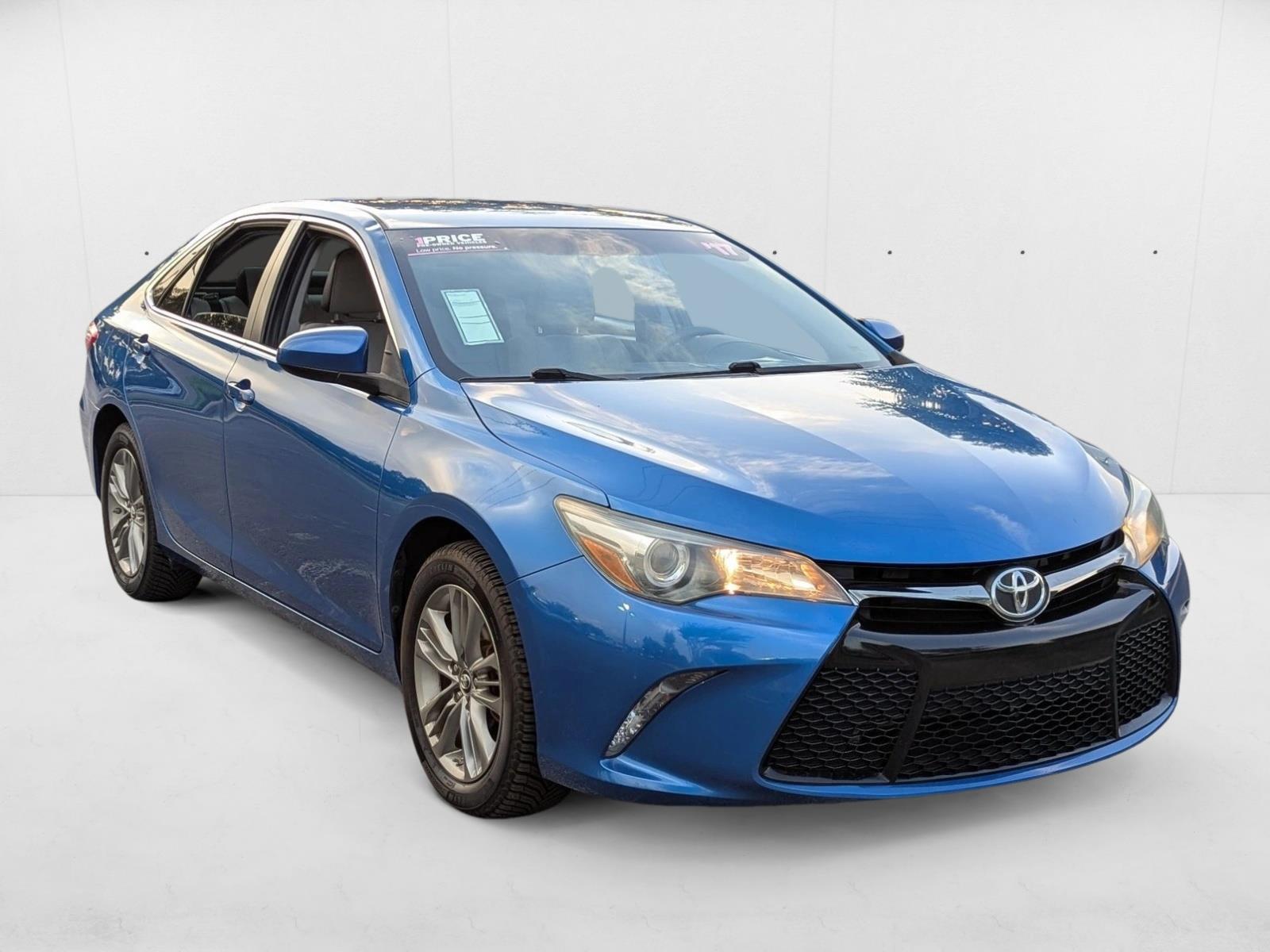 2017 Toyota Camry SE photo 3