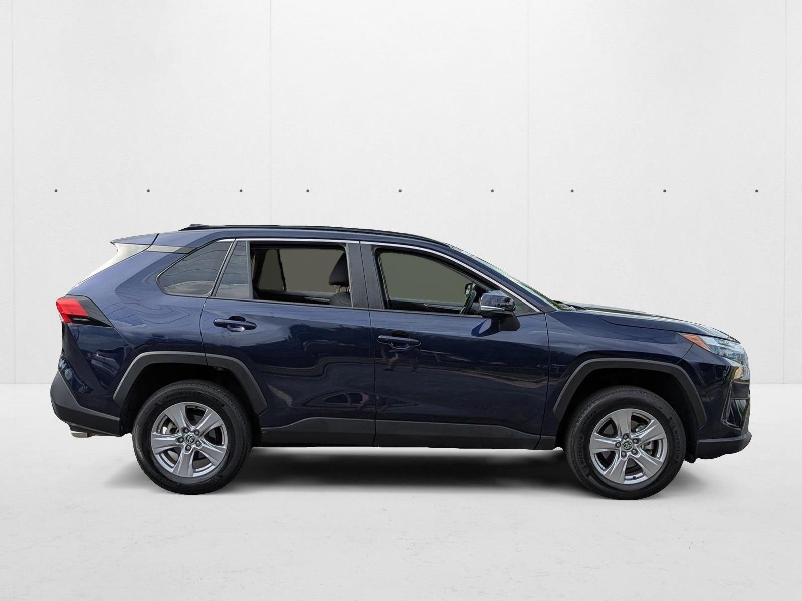 2023 Toyota RAV4 XLE photo 4