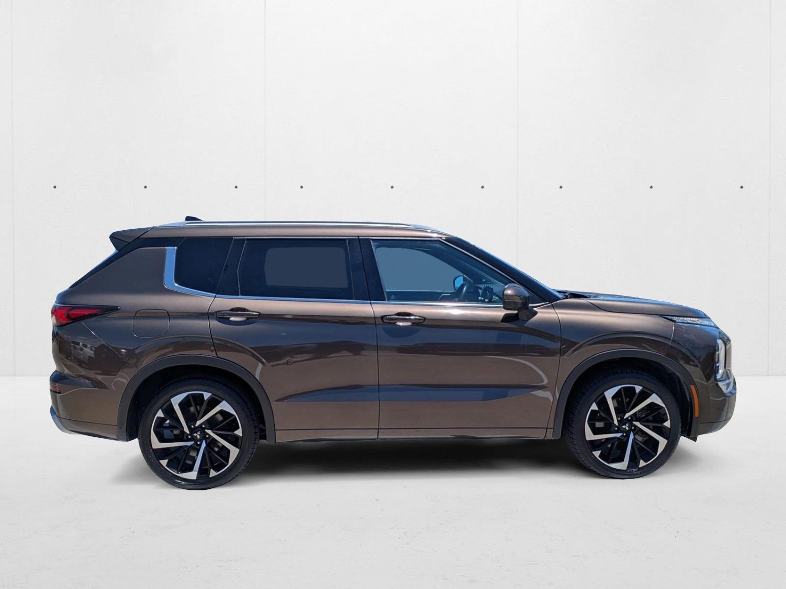2022 Mitsubishi Outlander SEL photo 4