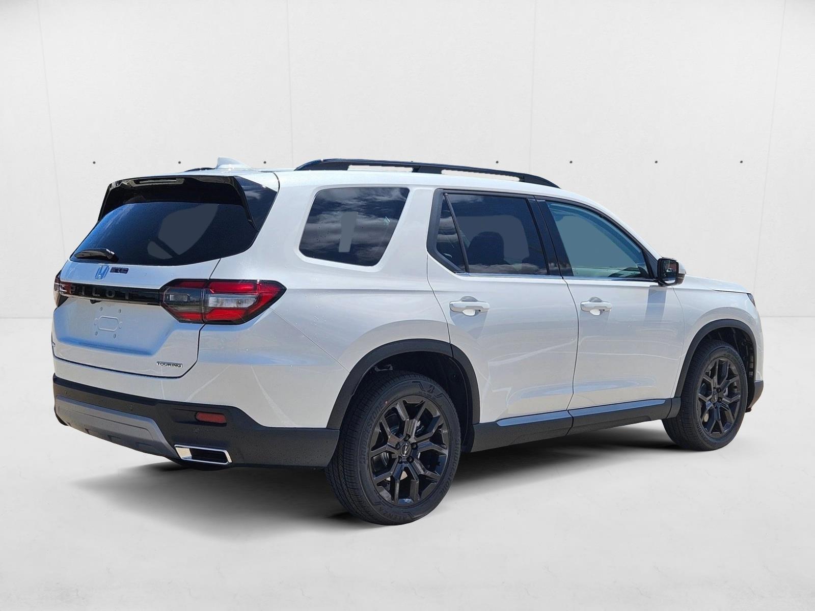 2025 Honda Pilot Touring photo 2