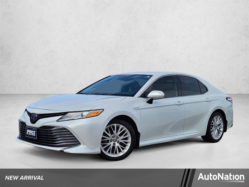 Used 2020 Toyota Camry Hybrid XLE Sedan