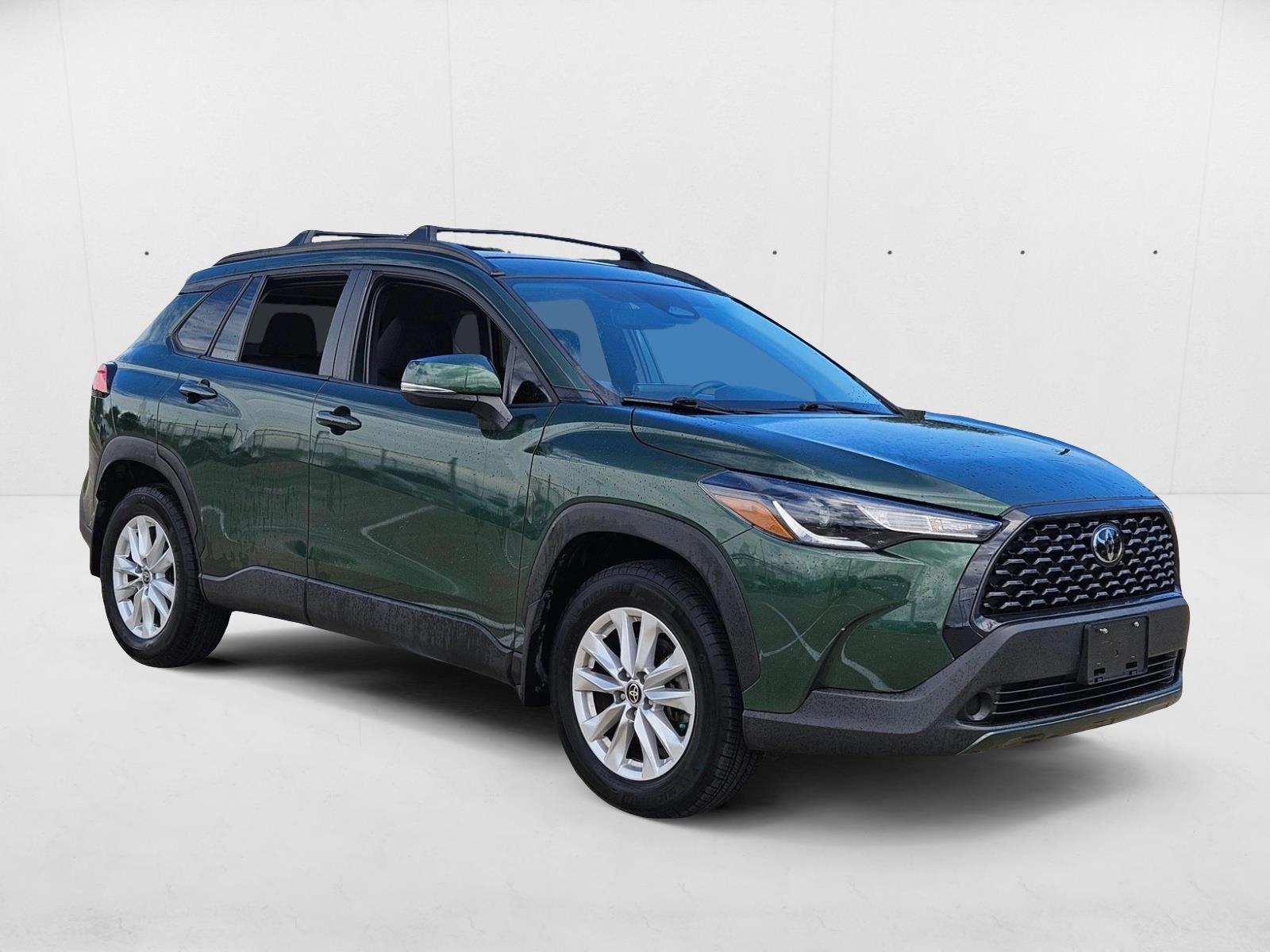 2024 Toyota Corolla Cross LE photo 3