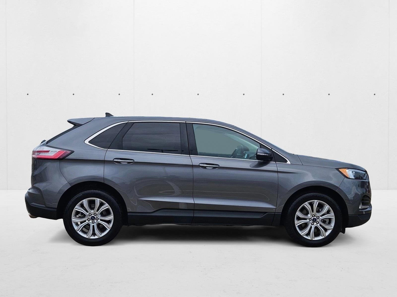 2022 Ford Edge Titanium photo 4