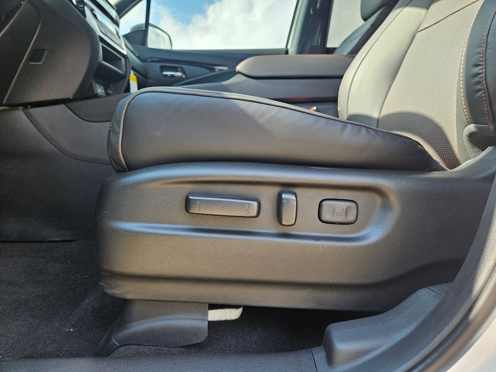 2026 Honda Ridgeline Black Edition photo 3