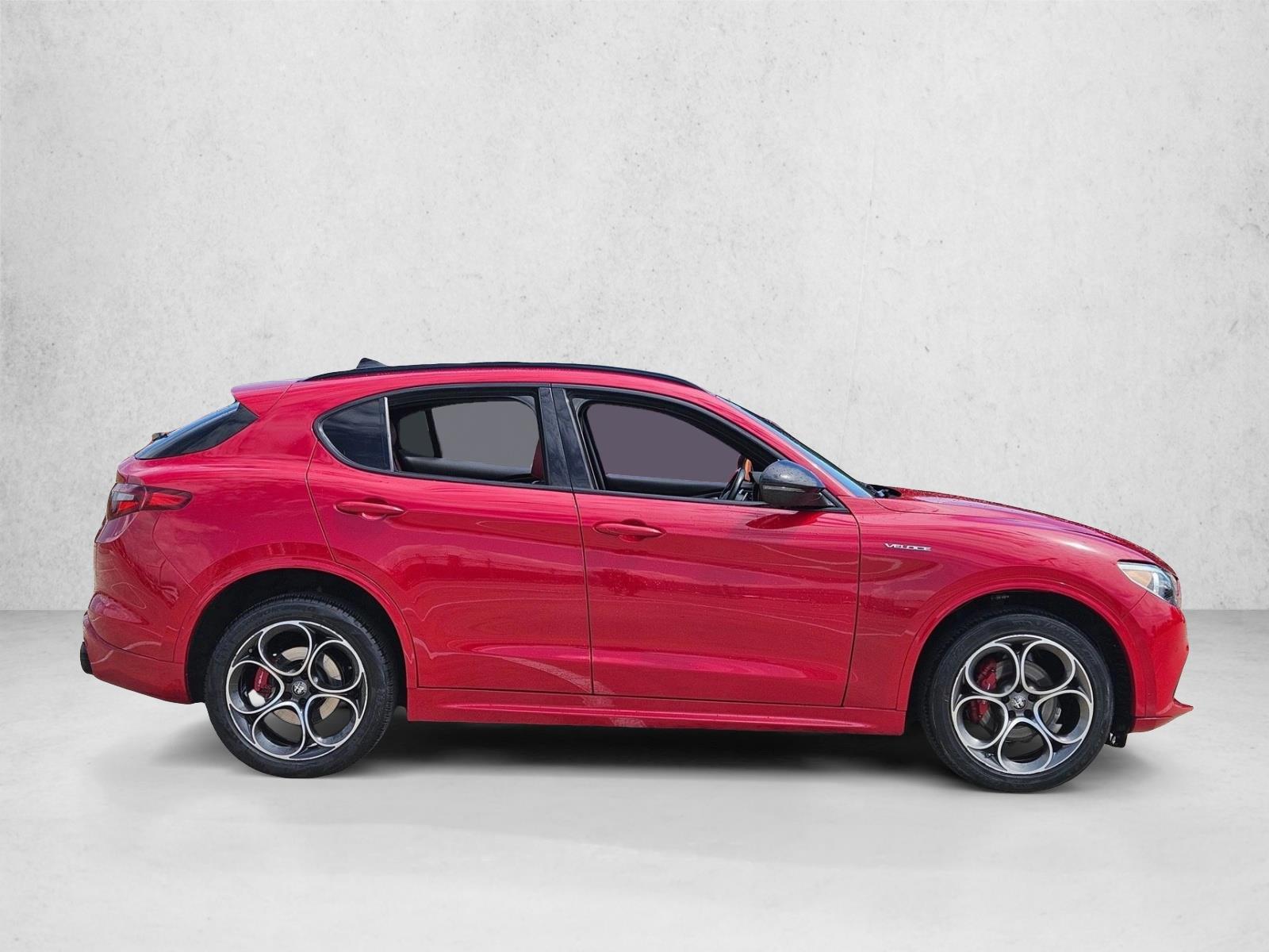 2022 Alfa Romeo Stelvio Ti photo 4