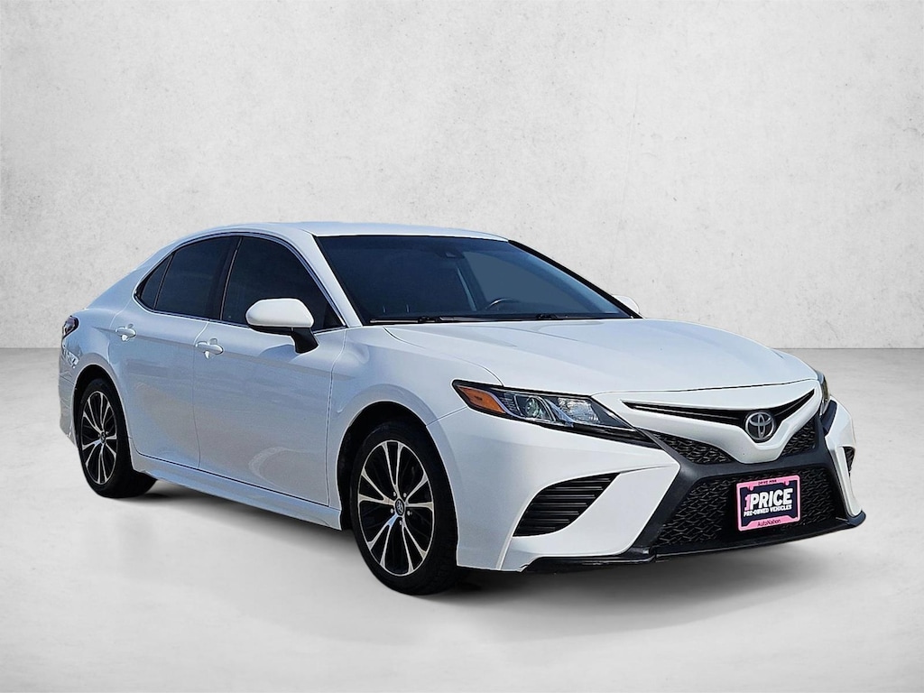 Used 2018 Toyota Camry SE Sedan
