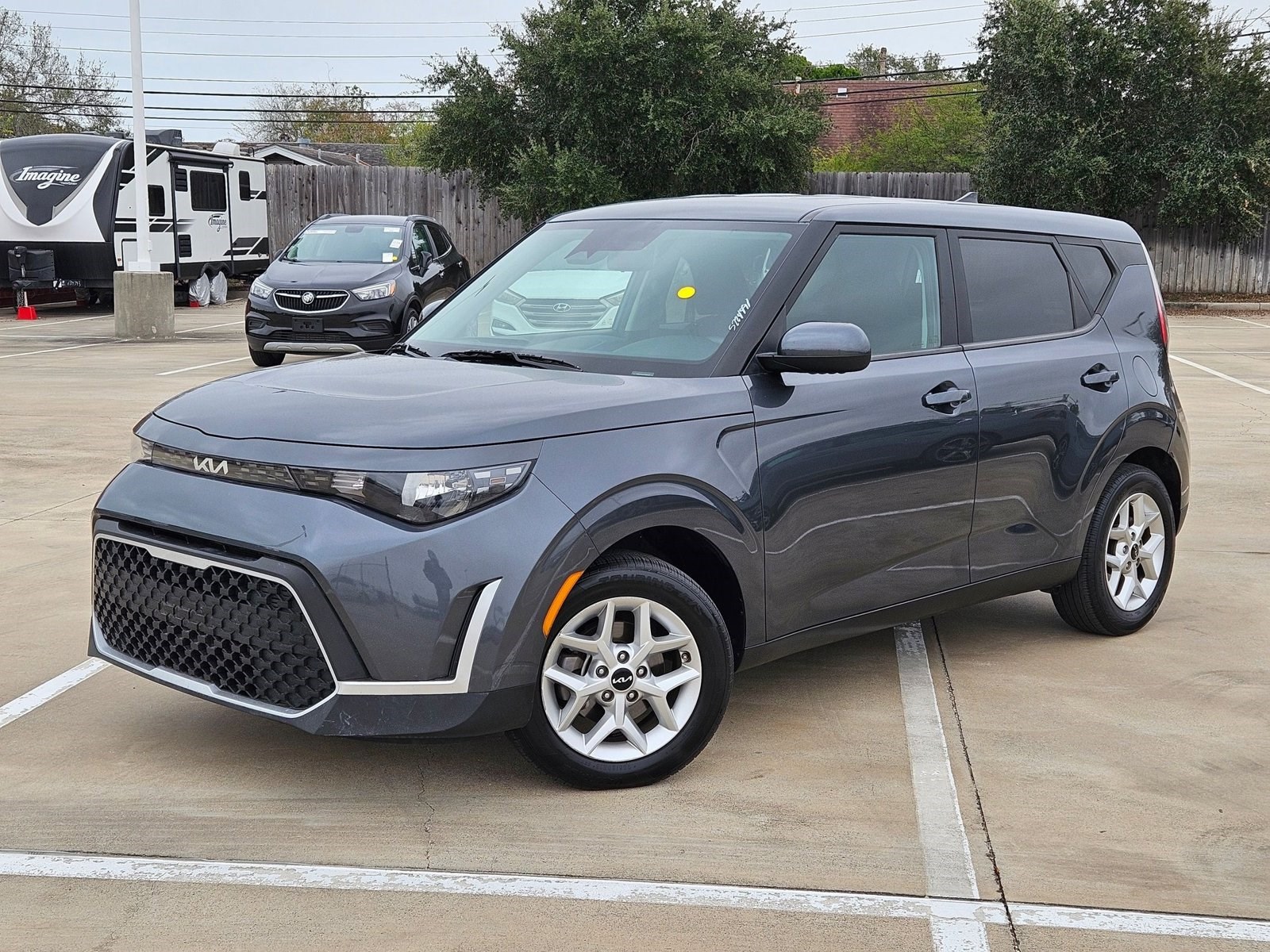2023 Kia Soul LX's photo