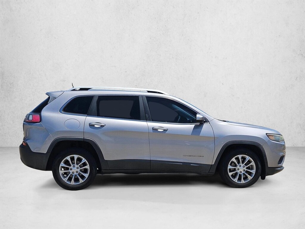 Used 2019 Jeep Cherokee Latitude FWD SUV