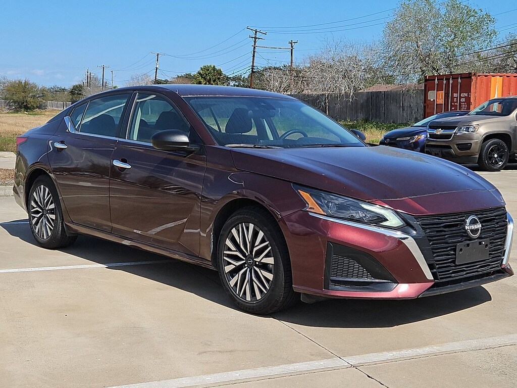 Used 2024 Nissan Altima 2.5 SV Sedan