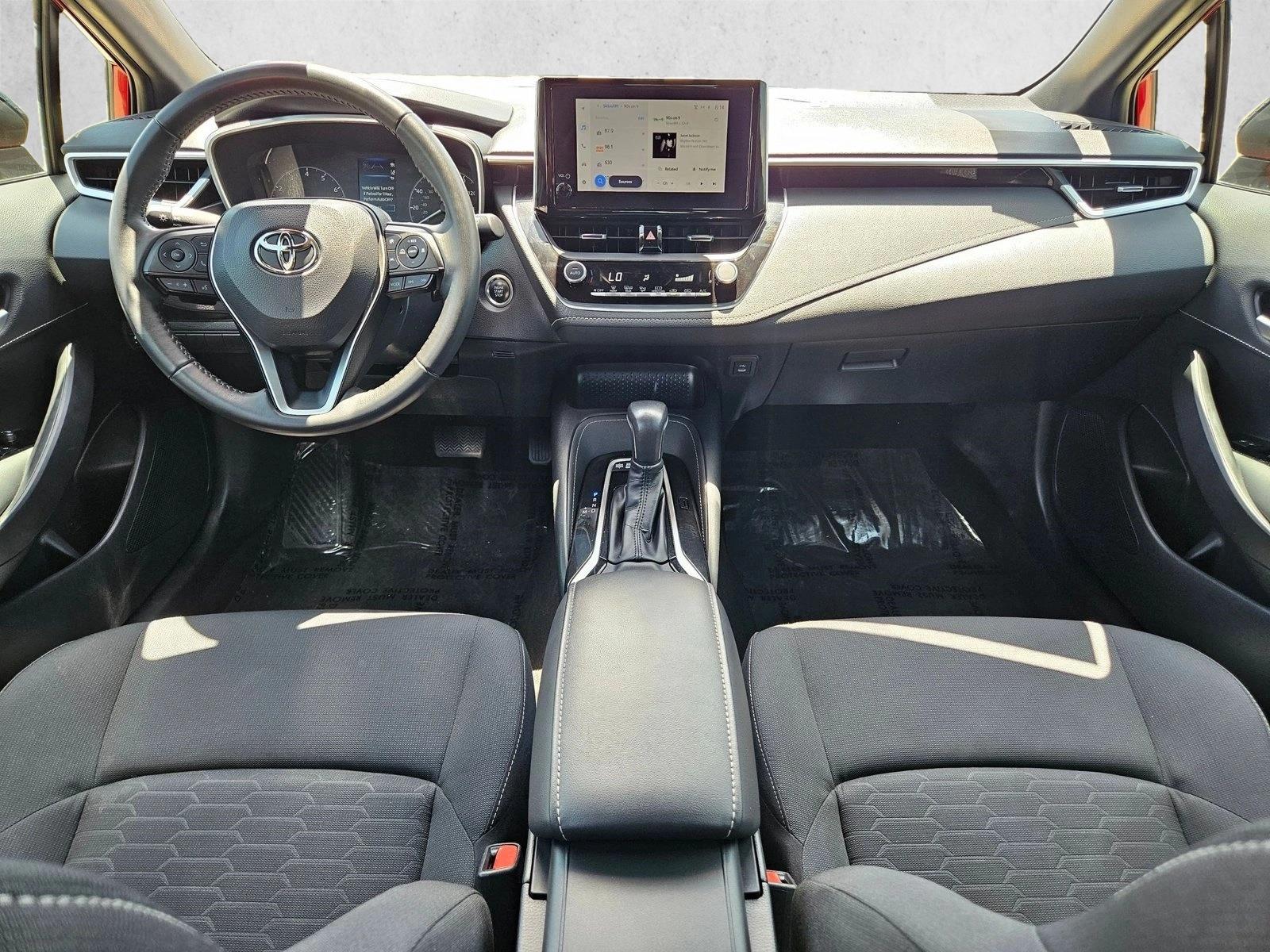 2025 Toyota Corolla Hatchback SE - Photo 16