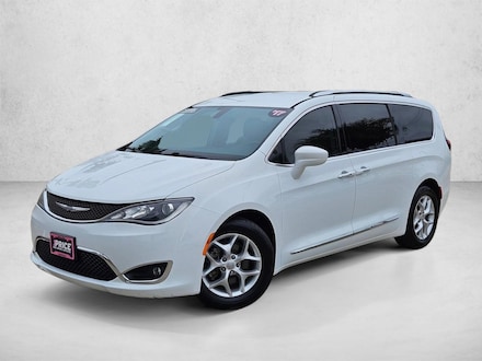 2017 Chrysler Pacifica Touring-L Plus Van