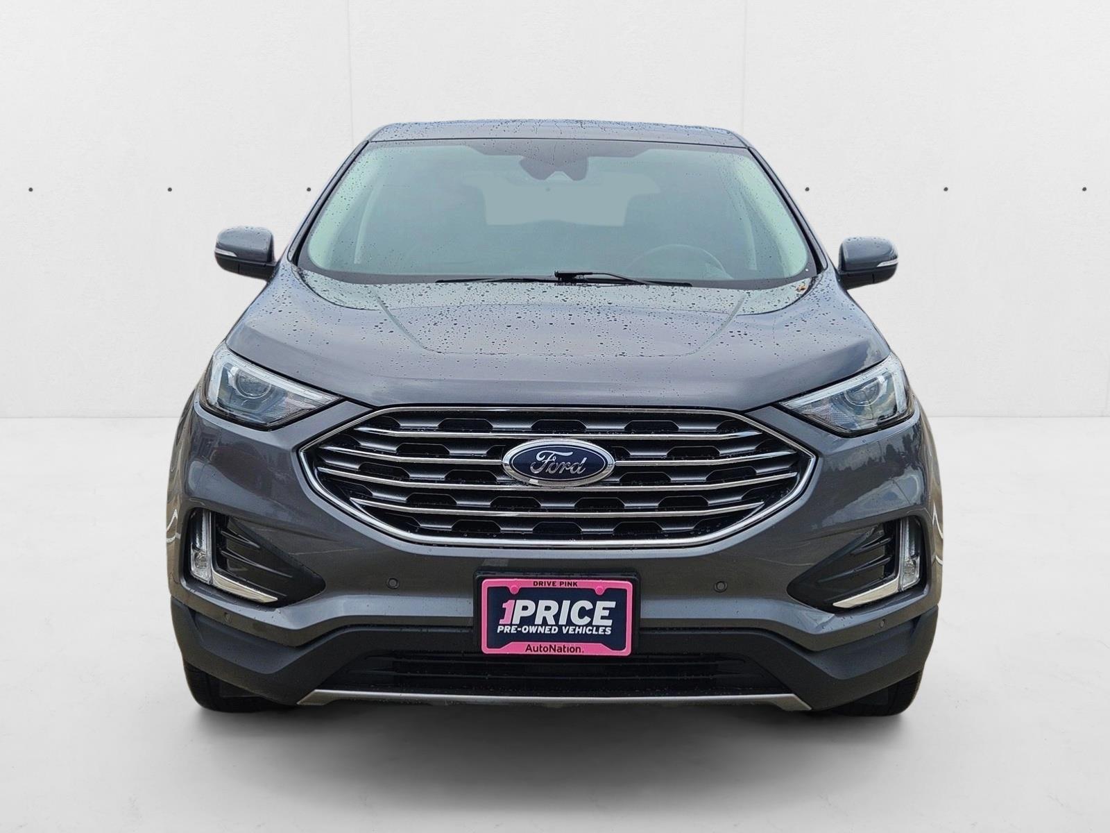 2022 Ford Edge Titanium photo 2