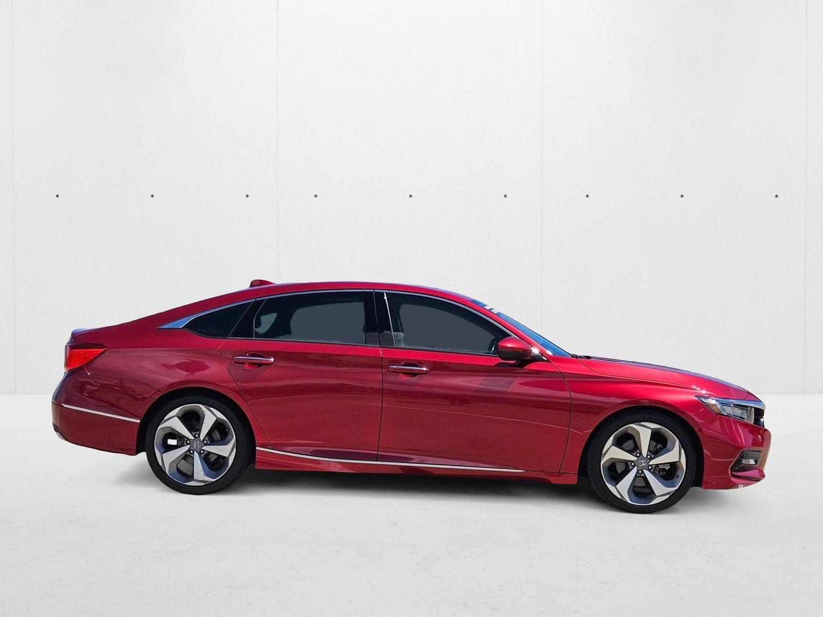 2018 Honda Accord Touring photo 4