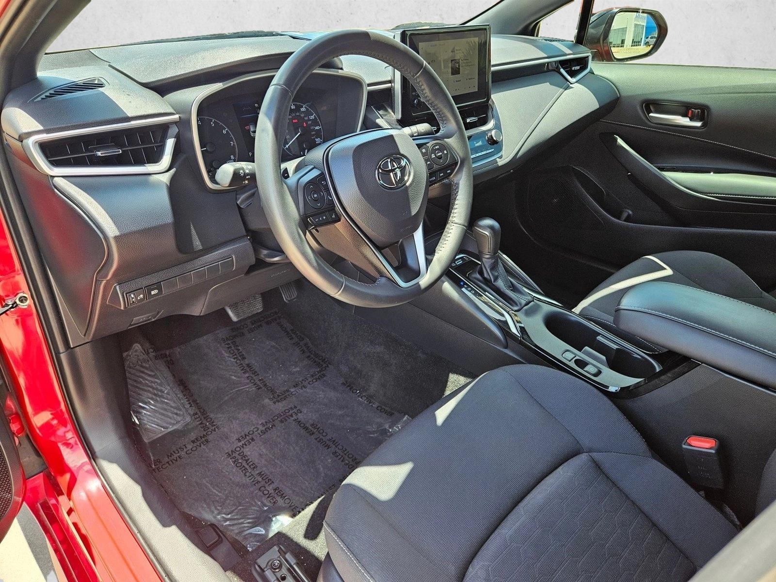 2025 Toyota Corolla Hatchback SE - Photo 10