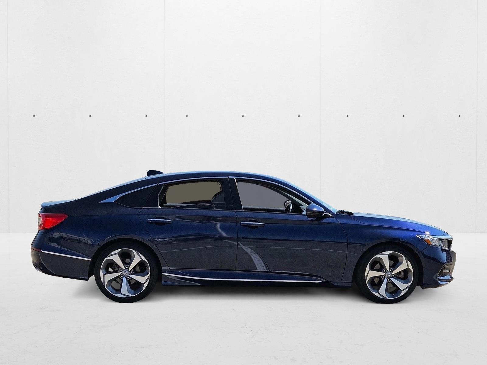 2018 Honda Accord Touring photo 4