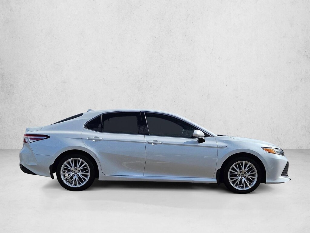 Used 2020 Toyota Camry Hybrid XLE Sedan