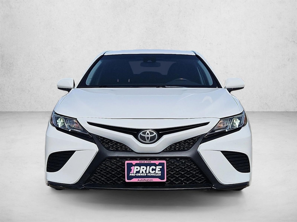 Used 2018 Toyota Camry SE Sedan